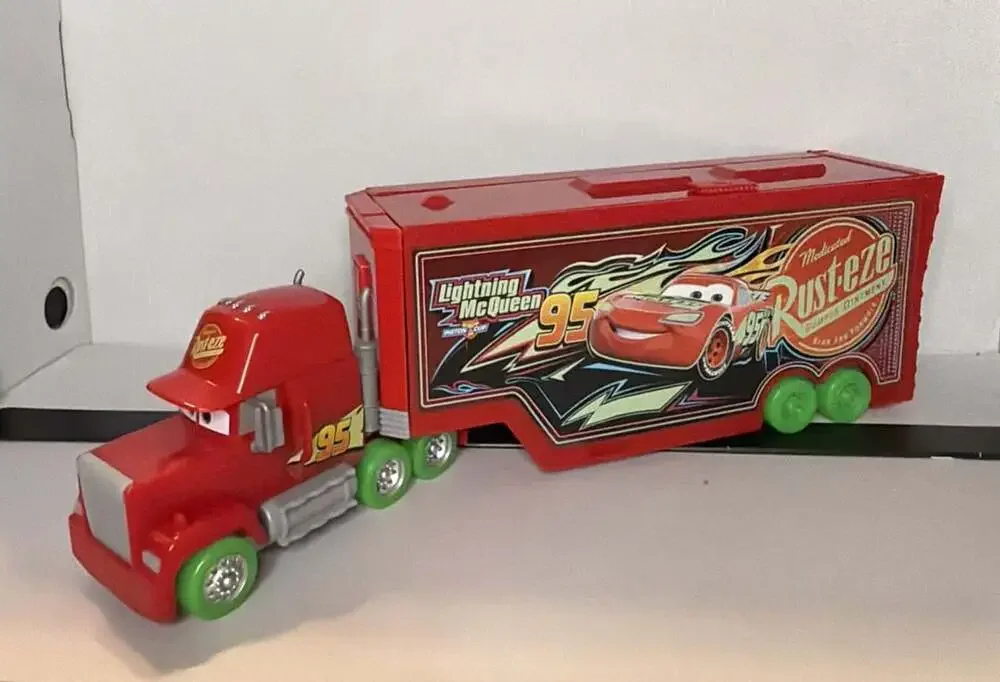 Disney Pixar Cars Lightning McQueenGlow Racer Transforming Mack Hauler Rust-eze